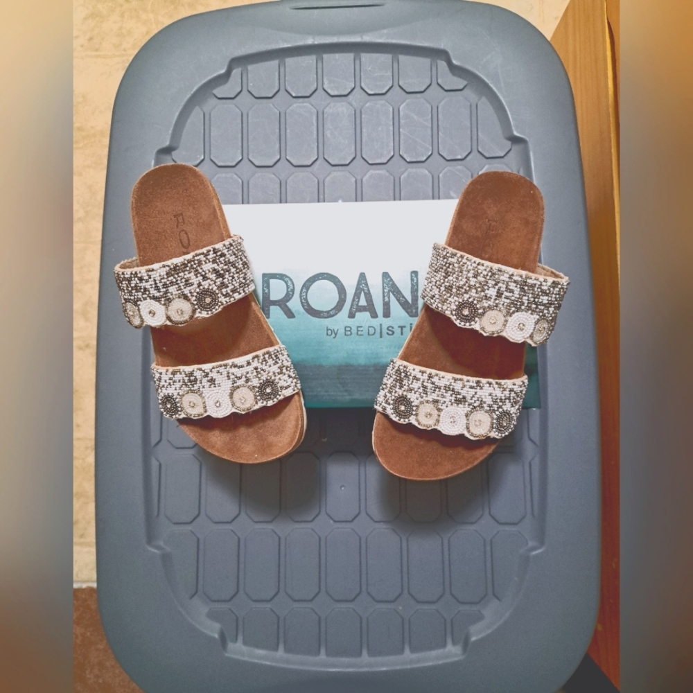 ROAN SLIDE jury white MULTI BEAD sandals BRAND NEW Size 8 SO PRETTY